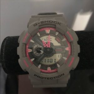 Mens or women g shock worn maybe once if ever